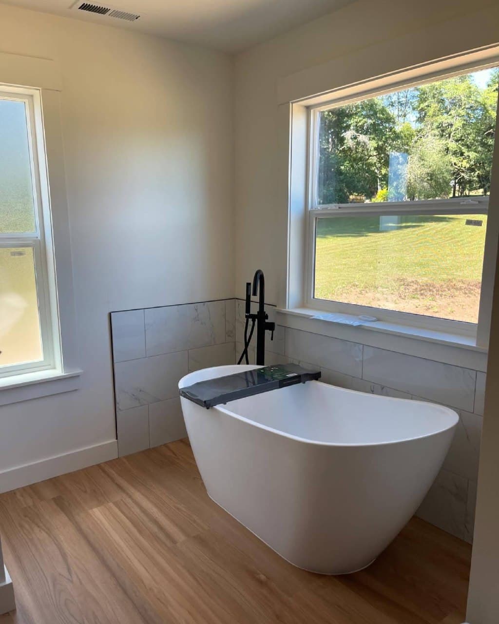 Freestanding soaker tub